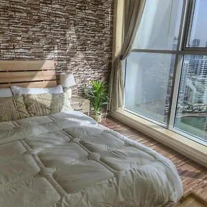 Green Sky Holiday With Shared Kitchen And Lounge , Dubai United Arab Emirates