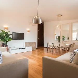 Alfama Modern Two-bedroom W/ River View And Parking - By Lu Holidays Lisbon